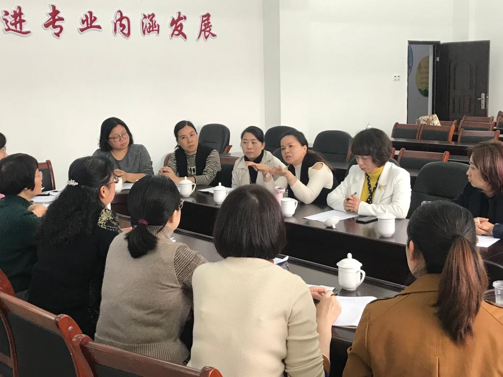 实习园负责人进行交流、发言