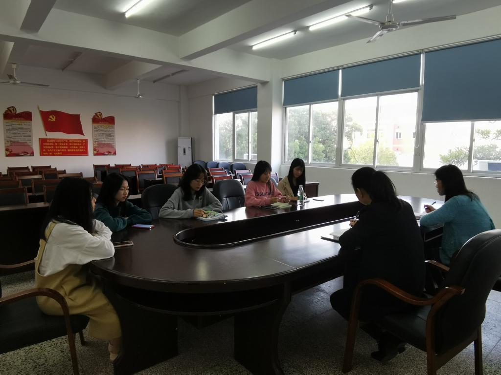 学前教育系网络宣传队队长康懿作2020年宣传工作总结汇报